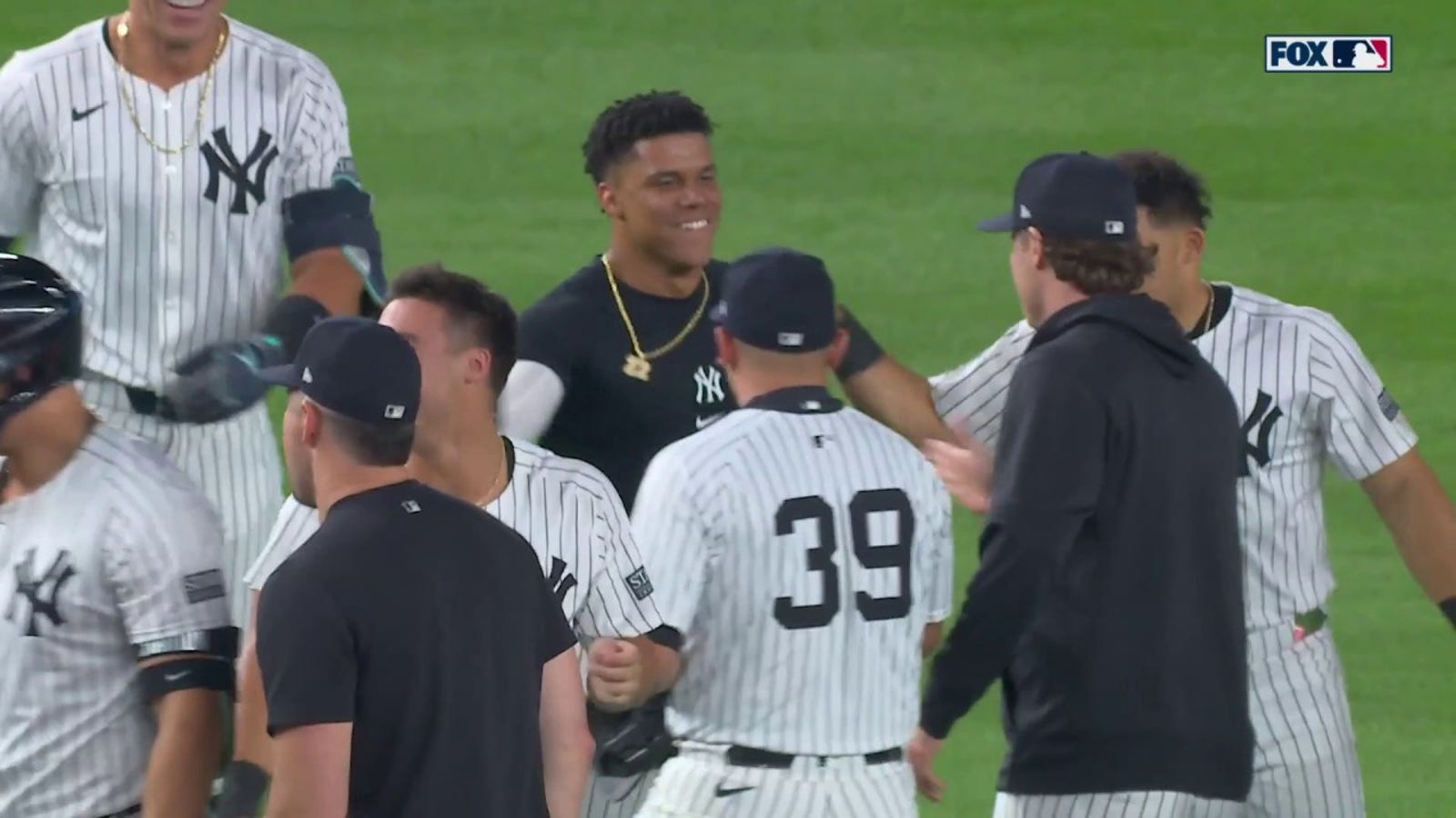 Juan Soto hits a walk-off double in extra innings to help the Yankees beat the Red Sox 2-1