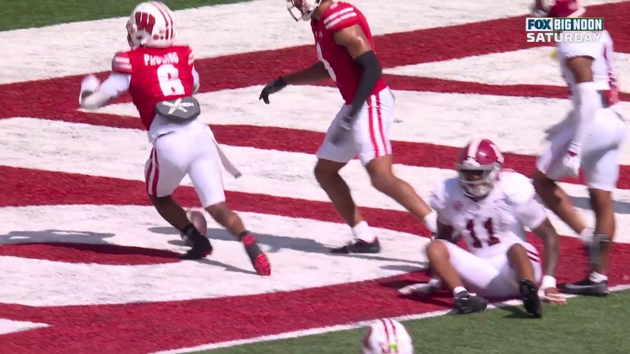 Wisconsin's Braedyn Locke connects with Will Pauling for a three-yard touchdown vs. Alabama