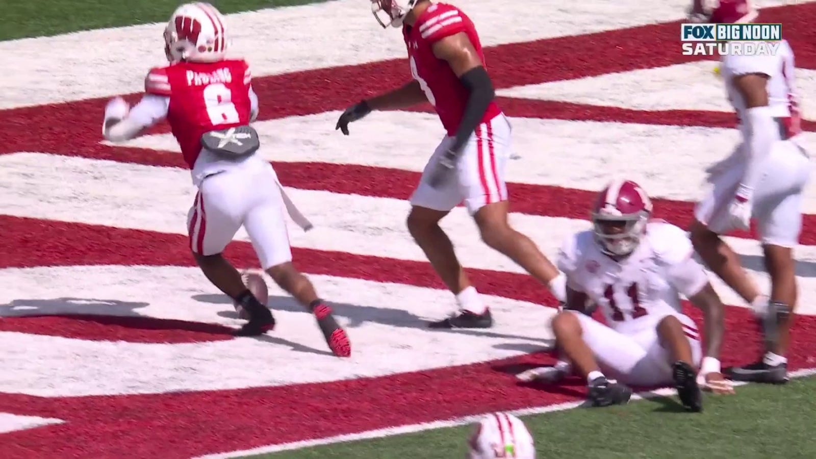 Wisconsin's Braedyn Locke connects with Will Pauling for a three-yard touchdown vs. Alabama