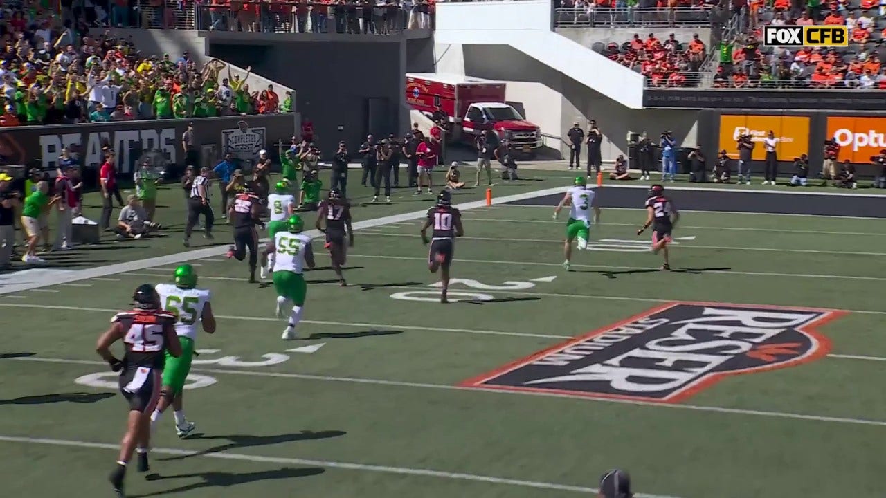 Dillon Gabriel's ELECTRIC 54-yard rushing TD helps Oregon grab a 15-7 lead over Oregon State