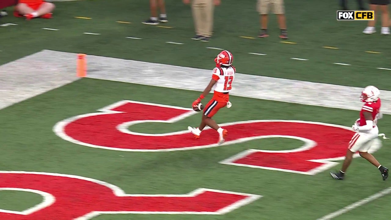 Luke Altmyer finds Pat Bryant for a 27-yard TD, giving Illinois an early lead over Nebraska