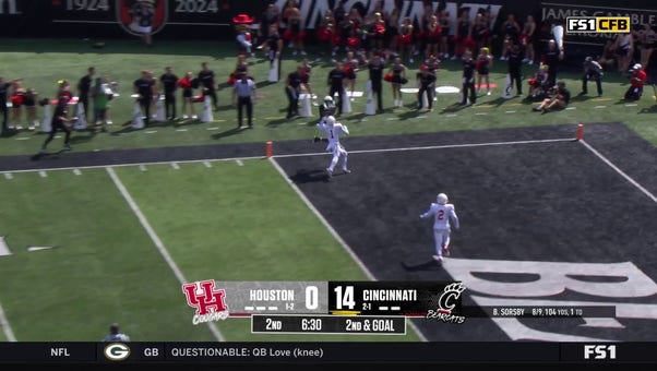 Cincinnati's Brendan Sorsby connects with Xzavier Henderson for a 15-yard TD vs. Houston