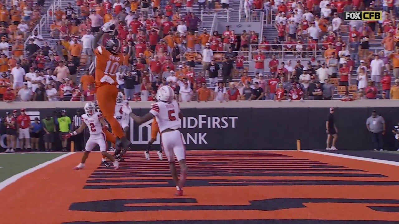 Alan Bowman connects with Rashod Owens on a nine-yard passing TD to help Oklahoma State trim Utah's lead