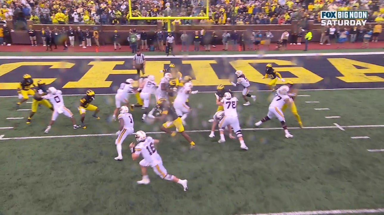 Minnesota's Darius Taylor scores after Koi Perich's huge punt return vs. Michigan