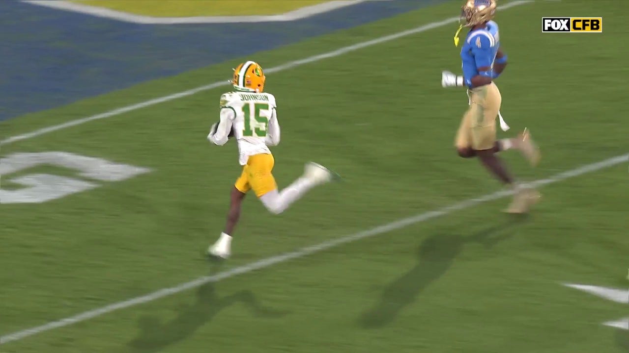 Oregon's Dillon Gabriel finds Tez Johnson for a 52-yard touchdown vs. UCLA