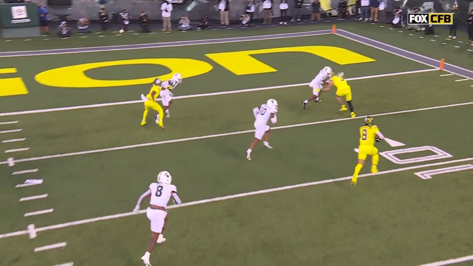 Dillon Gabriel scrambles for a nine-yard TD to give Oregon the lead over Michigan State