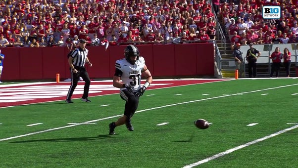 Badgers' Tawee Walker rushes for a 12-yard touchdown after a Purdue muffed punt