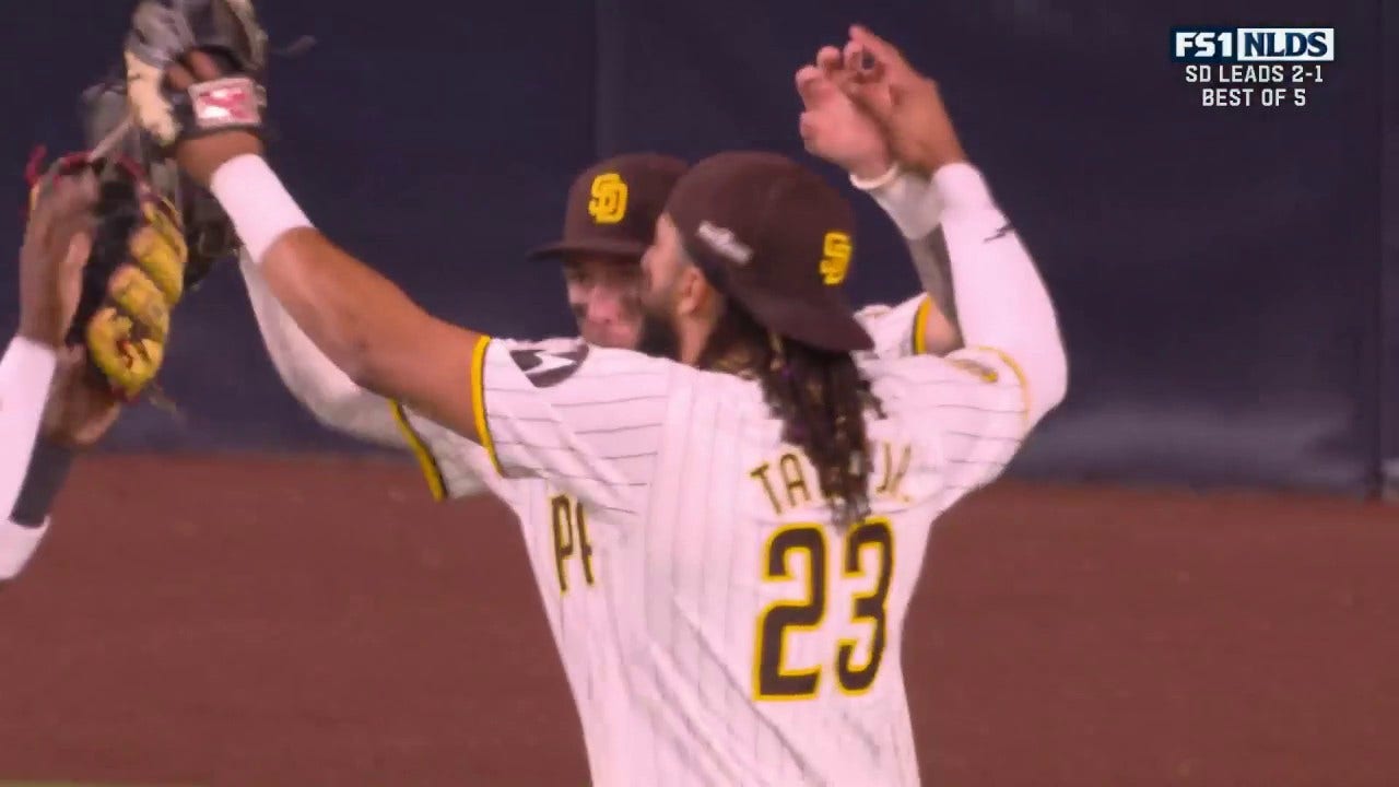 Robert Suárez strikes out Gavin Lux to seal Padres' 6-5 win over Dodgers in Game 3 of NLDS