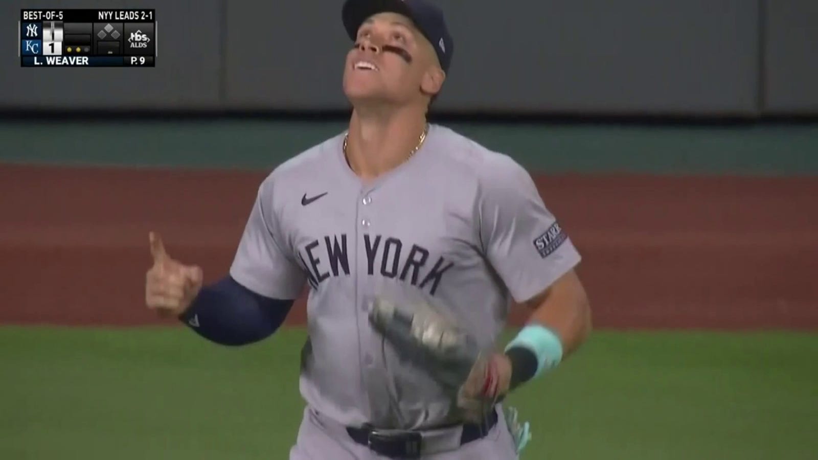 Aaron Judge makes catch to secure final out, helping Yankees eliminate Royals and advance to ALCS