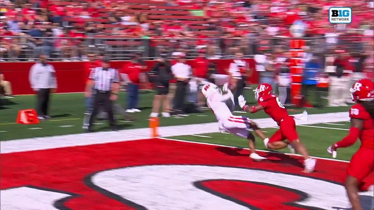 Braedyn Locke hits Will Pauling on a 16-yard touchdown, giving Wisconsin an early lead vs. Rutgers