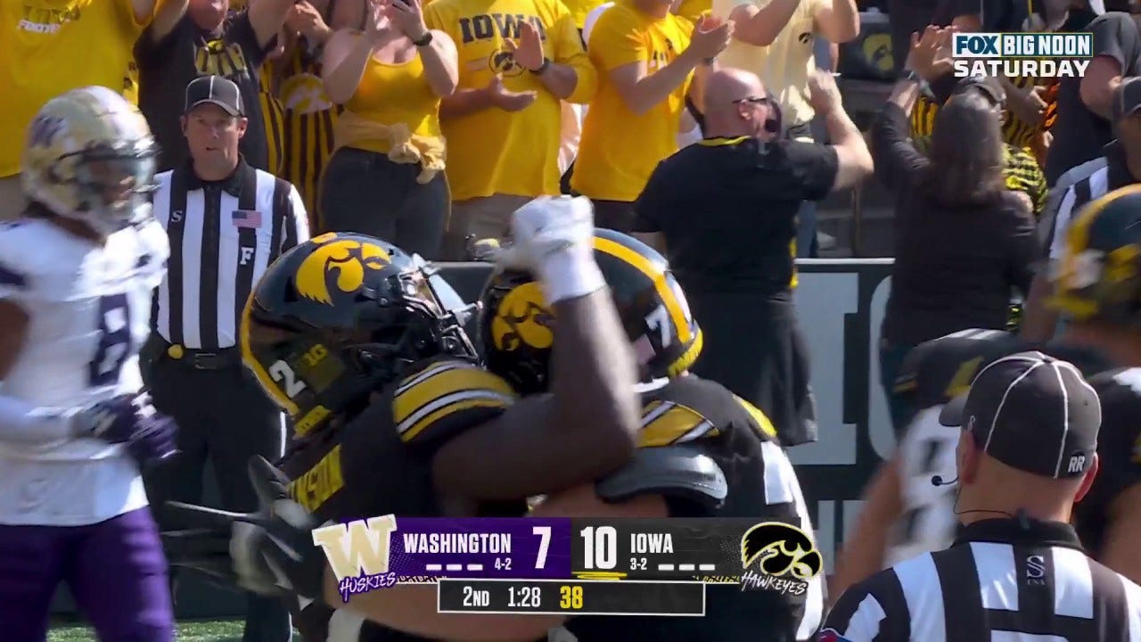 Cade McNamara finds Kaleb Johnson for an 18-yard TD to extend Iowa's lead to 17-7 vs. Washington