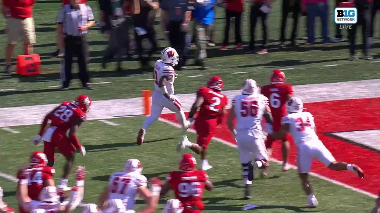 Tawee Walker scores on a nine-yard rushing TD, extending Wisconsin's lead to 28-0 over Rutgers