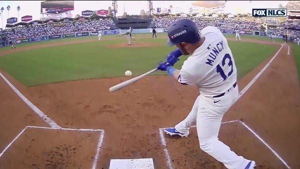 Max Muncy lines a two-run single to center field, giving Dodgers early lead over Mets