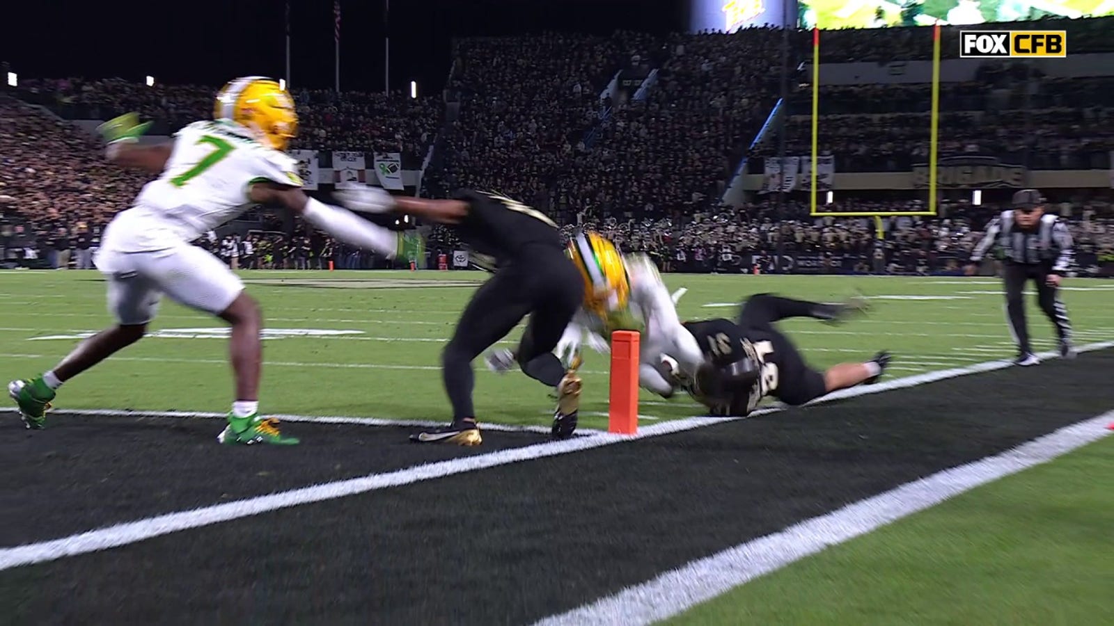 Dillon Gabriel connects with Tez Johnson for a 12-yard TD, extending Oregon's lead over Purdue