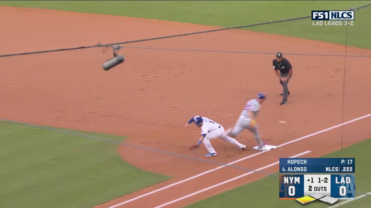 Pete Alonso hits a single to drive in one run, giving Mets early lead over Dodgers