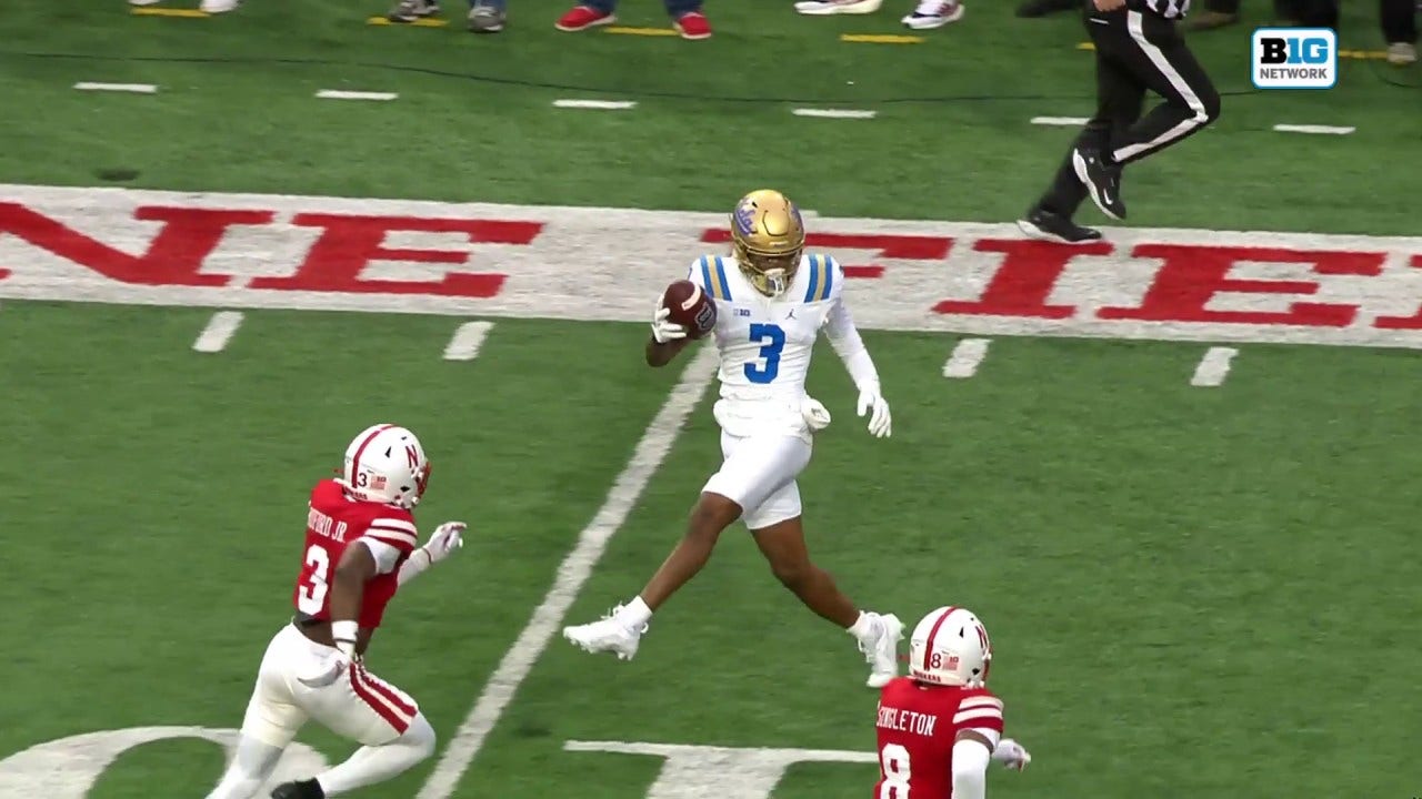 Ethan Garbers links with Kwazi Gilmer on a 48-yard touchdown pass to extend UCLA's lead to 27-7 over Nebraska