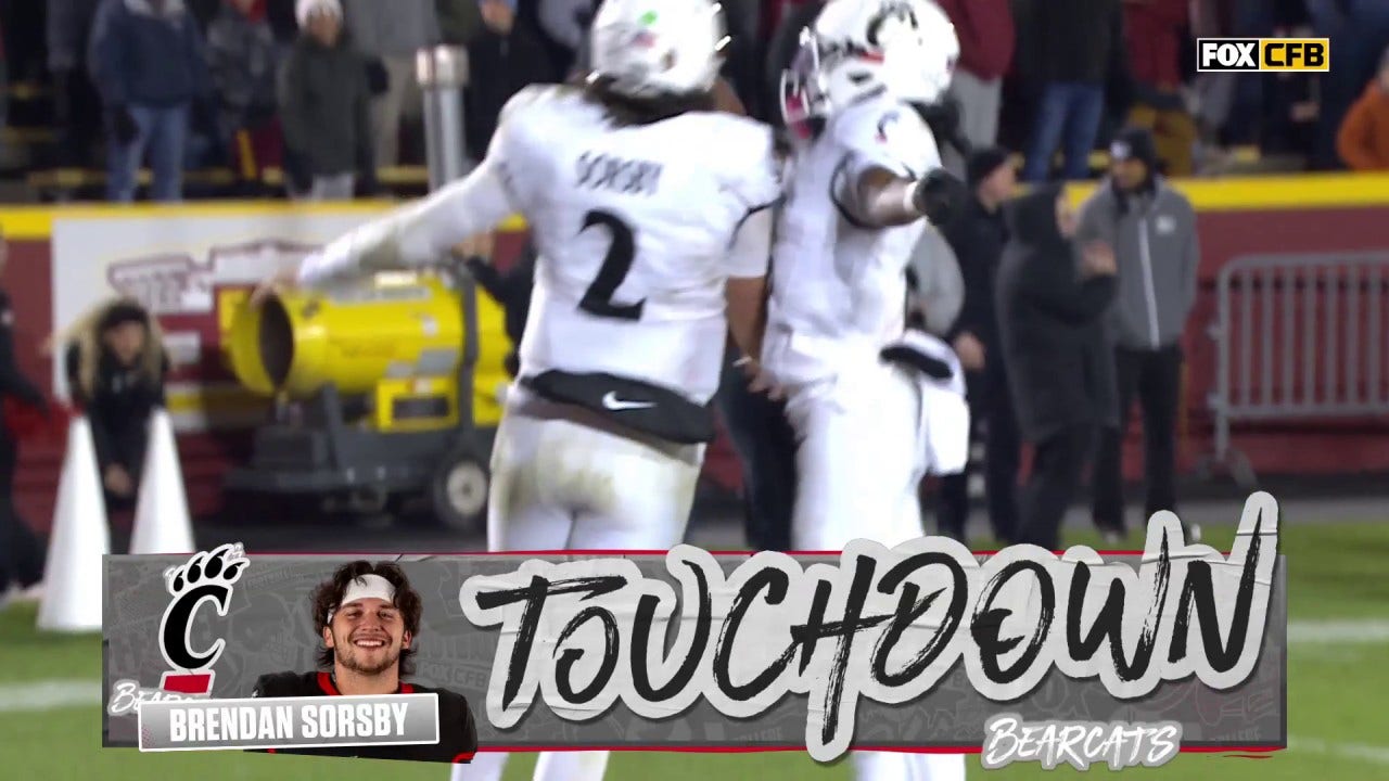 Cincinnati's Brendan Sorsby takes it 41 yards on a QB keeper to shrink Iowa State's lead 