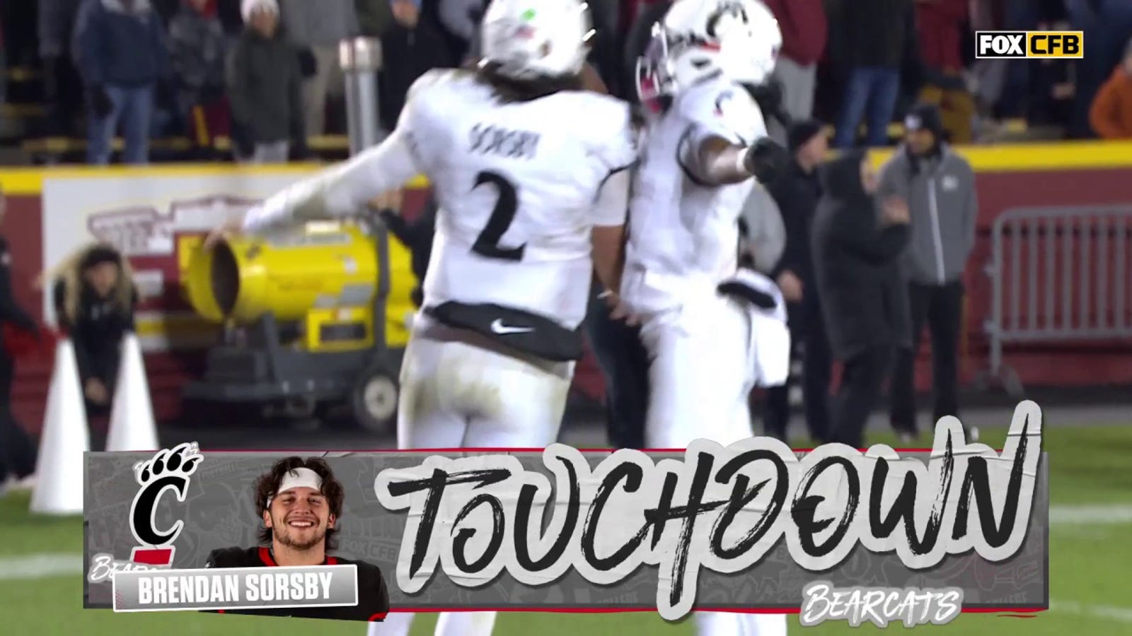 Cincinnati's Brendan Sorsby takes it 41 yards on a QB keeper to shrink Iowa State's lead 