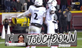 Cincinnati's Brendan Sorsby takes it 41 yards on a QB keeper to shrink Iowa State's lead 