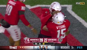 New Mexico's Eli Sanders takes it 26 yards for a game-tying rushing touchdown against Washington State