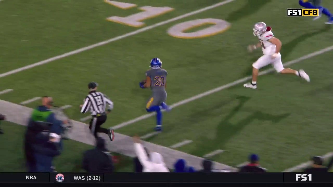 Isiah Revis gets the interception and returns it 40-yard for a TD, giving San Jose State the lead over UNLV