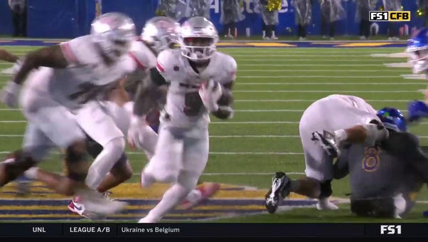 Jai'Den Thomas rushes for a 25-yard TD, giving UNLV the lead over San Jose State