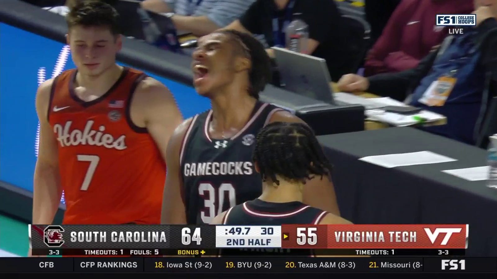 Collin Murray-Boyles throws down an and-1 slam dunk to secure South Carolina's 70-60 win over Virginia Tech