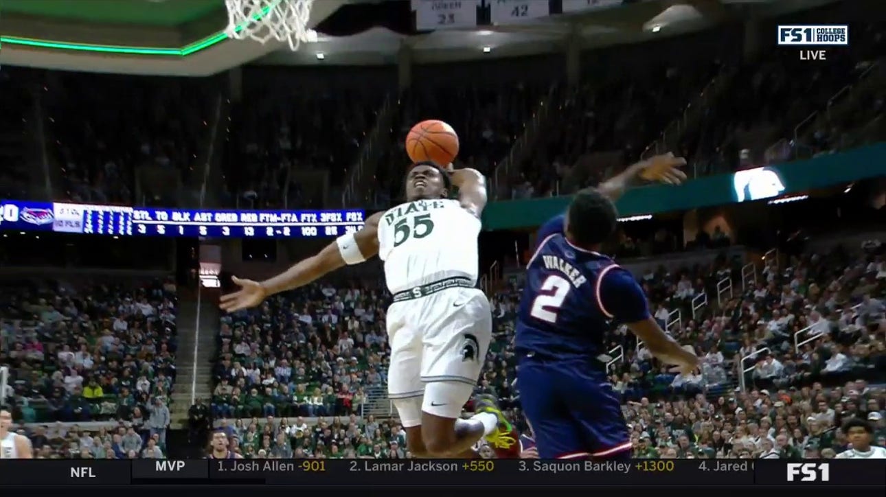 Coen Carr throws down DISGUSTING tomahawk slam to extend Michigan State's lead over FAU