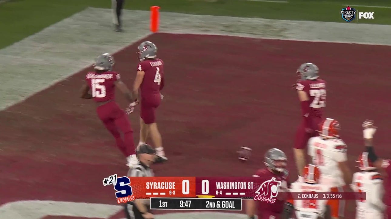 Zevi Eckhaus scores on a four-yard TD rush, gives Washington State a 7-0 lead over Syracuse in Holiday Bowl