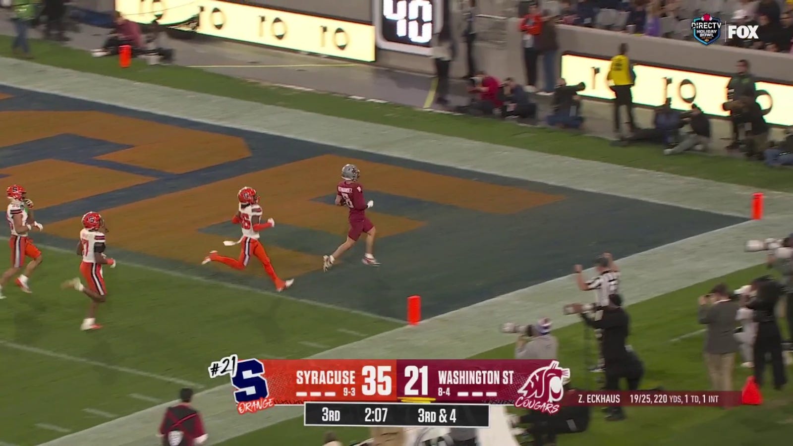 Zevi Eckhaus hits Carlos Hernandez on a 42-yard touchdown, trimming Washington State's deficit vs. Syracuse