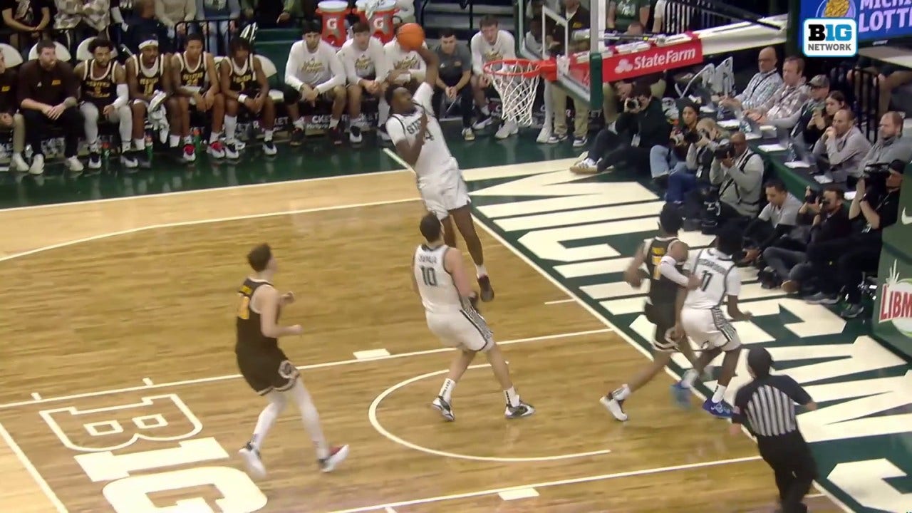 Michigan State's Xavier Booker throws down NASTY tomahawk slam to extend lead over Western Michigan