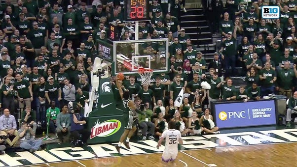 Jaden Akins throws down transition slam to extend Michigan State's lead over Washington