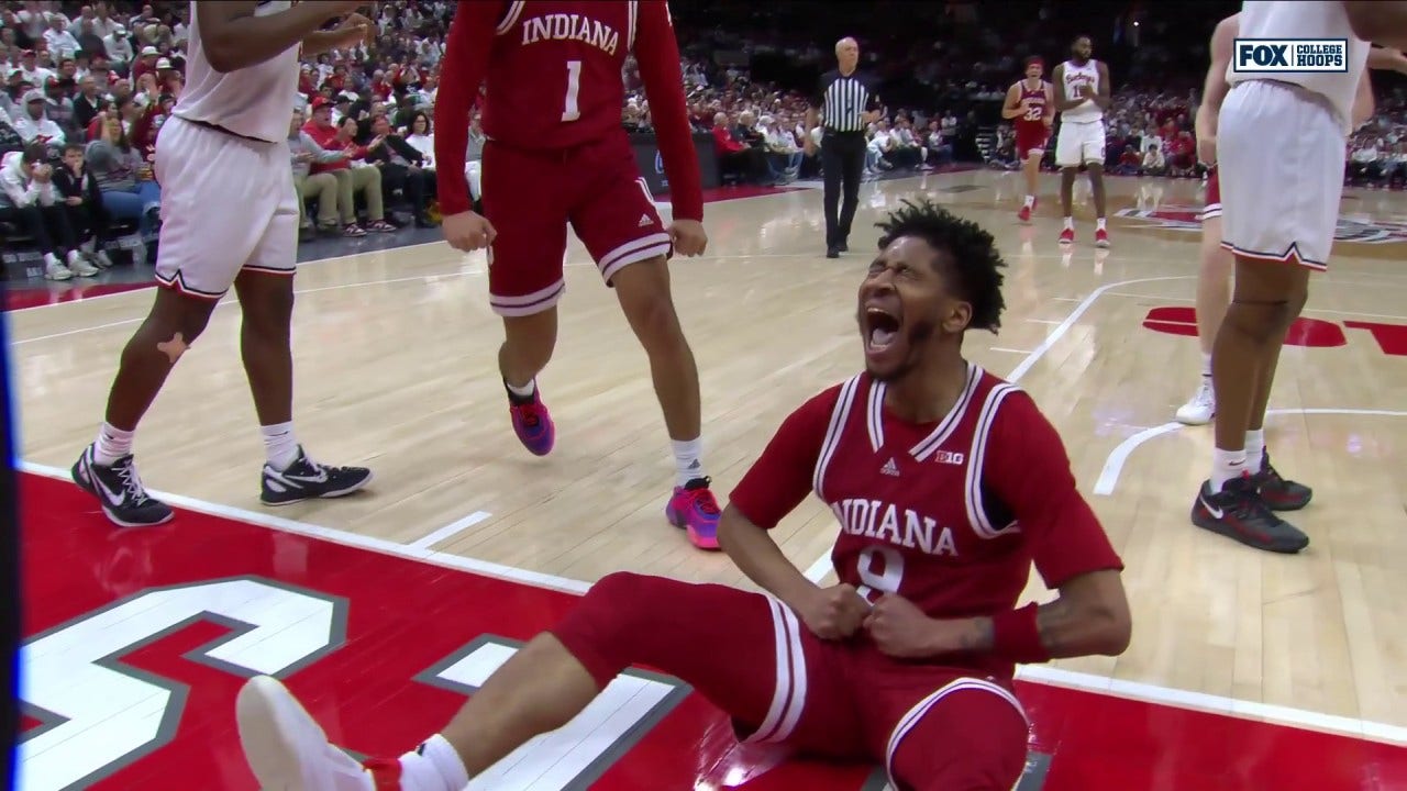 Kanaan Carlyle finishes a TOUGH and-1 bucket in transition, extending Indiana's lead vs. Ohio State