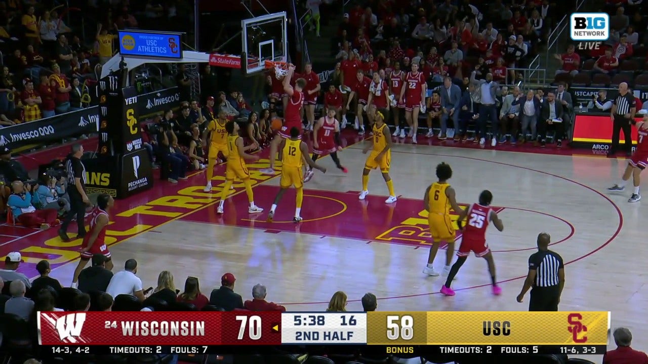 Nolan Winter cuts inside for the slam, extending Wisconsin's lead vs. USC