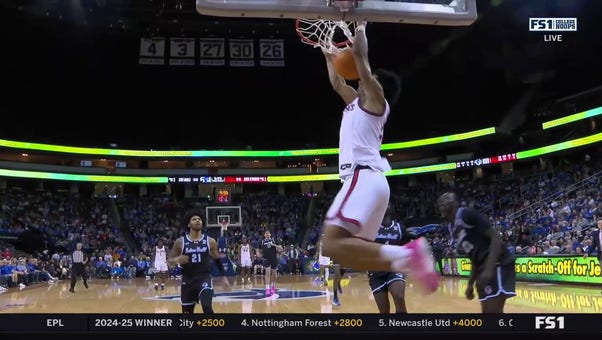 St. John's RJ Luis Jr. throws down SHOWTIME alley-oop to extend lead over Seton Hall