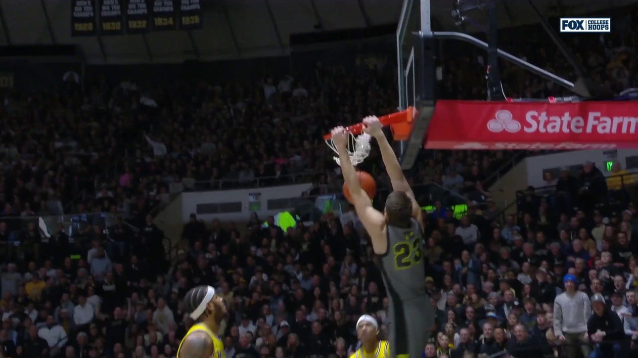 Camden Heide throws down MASSIVE alley-oop in transition, extending Purdue's lead vs. Michigan