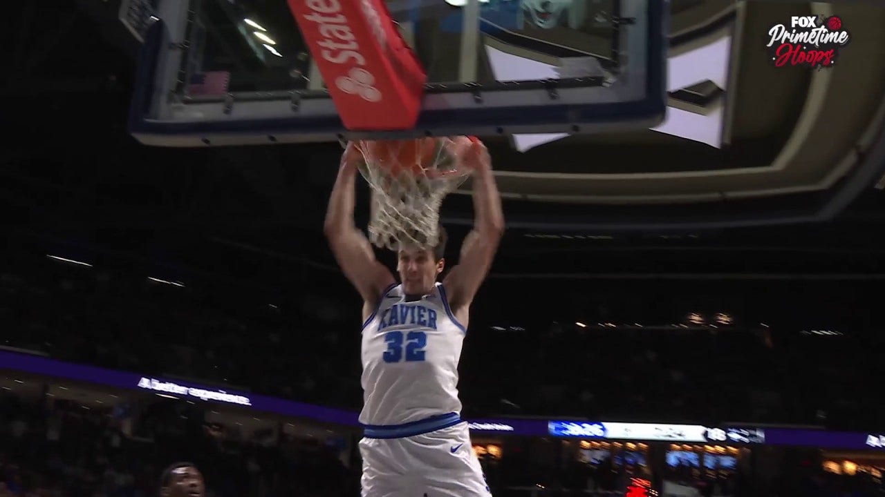 Xavier's Zach Freemantle throws down TWO-HAND SLAM to extend lead over UConn