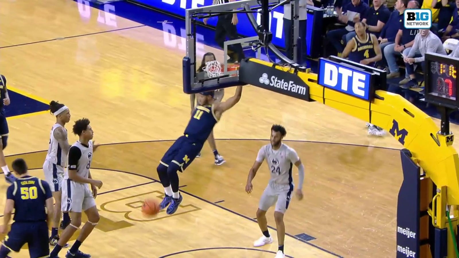 Michigan's Roddy Gayle throws down alley-oop to extend lead over Penn State