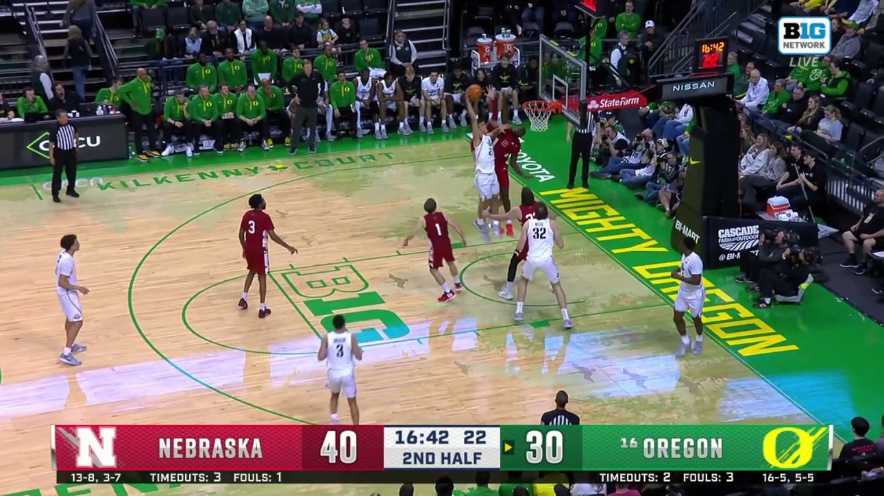 Oregon's Brandon Angel throws down an OUTRAGEOUS contact jam vs. Nebraska