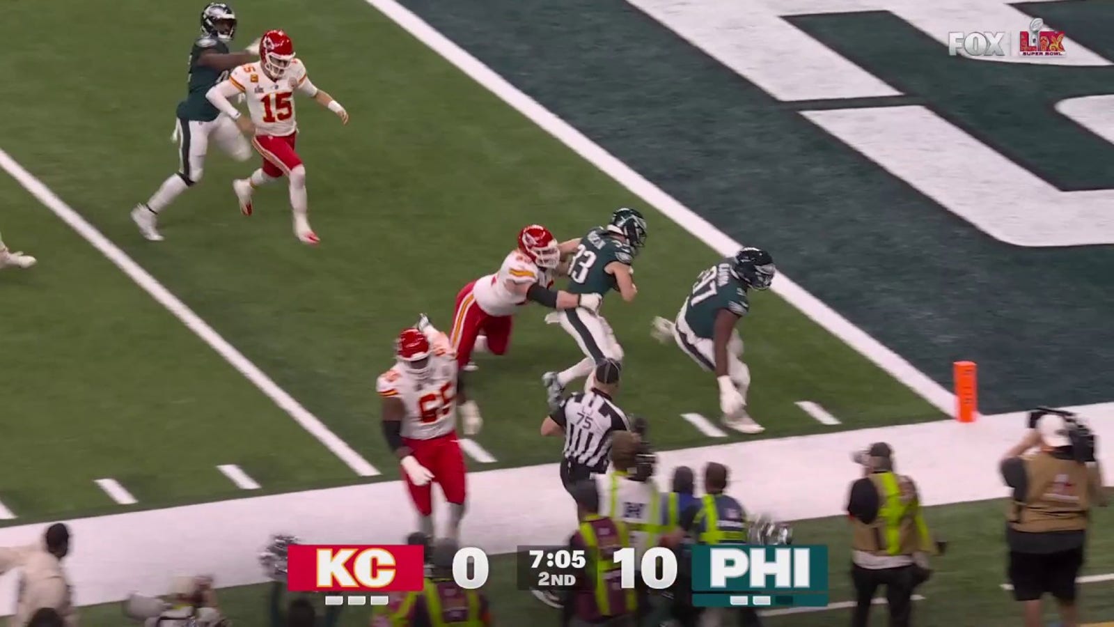 Cooper DeJean intercepts Patrick Mahomes and returns for TD