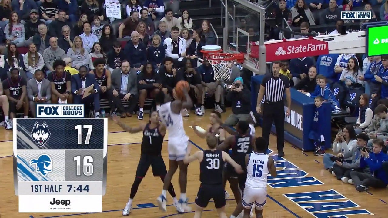 Seton Hall’s Godswill Erheriene Flies masuk untuk kemacetan put-back yang jahat vs uconn