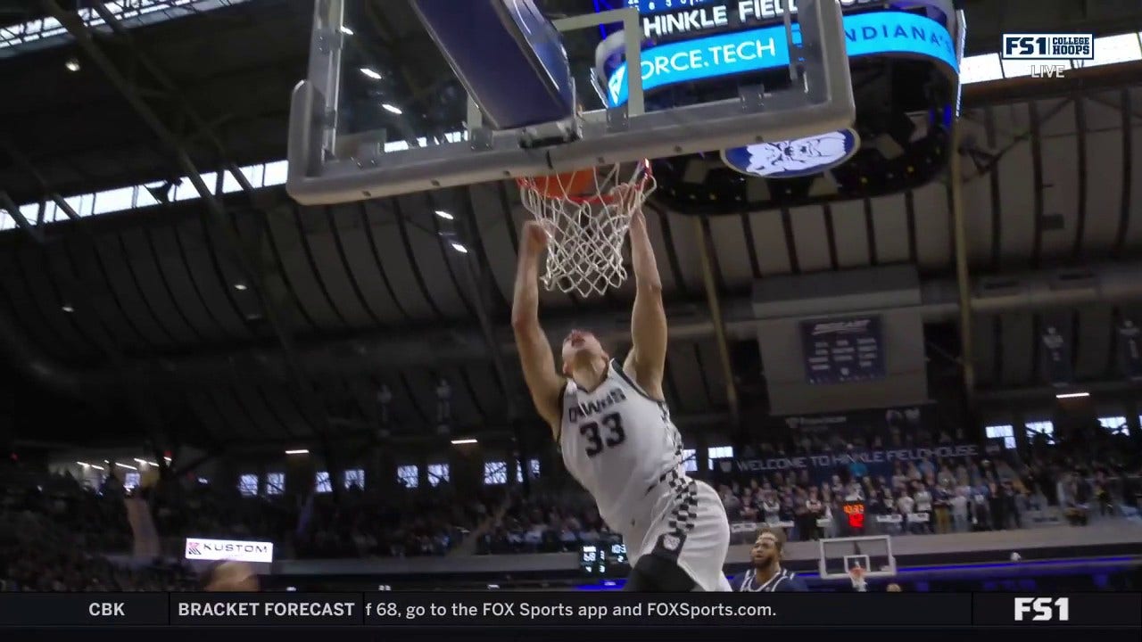 Boden Kapke melempar slam dua tangan, memperpanjang keunggulan Butler atas Georgetown