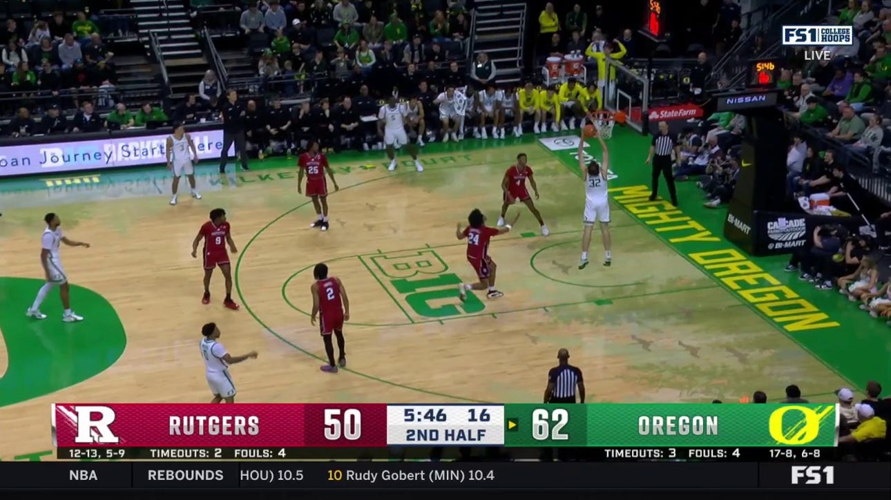 Nate Bittle slams down a dunk, extending Oregon's lead over Rutgers