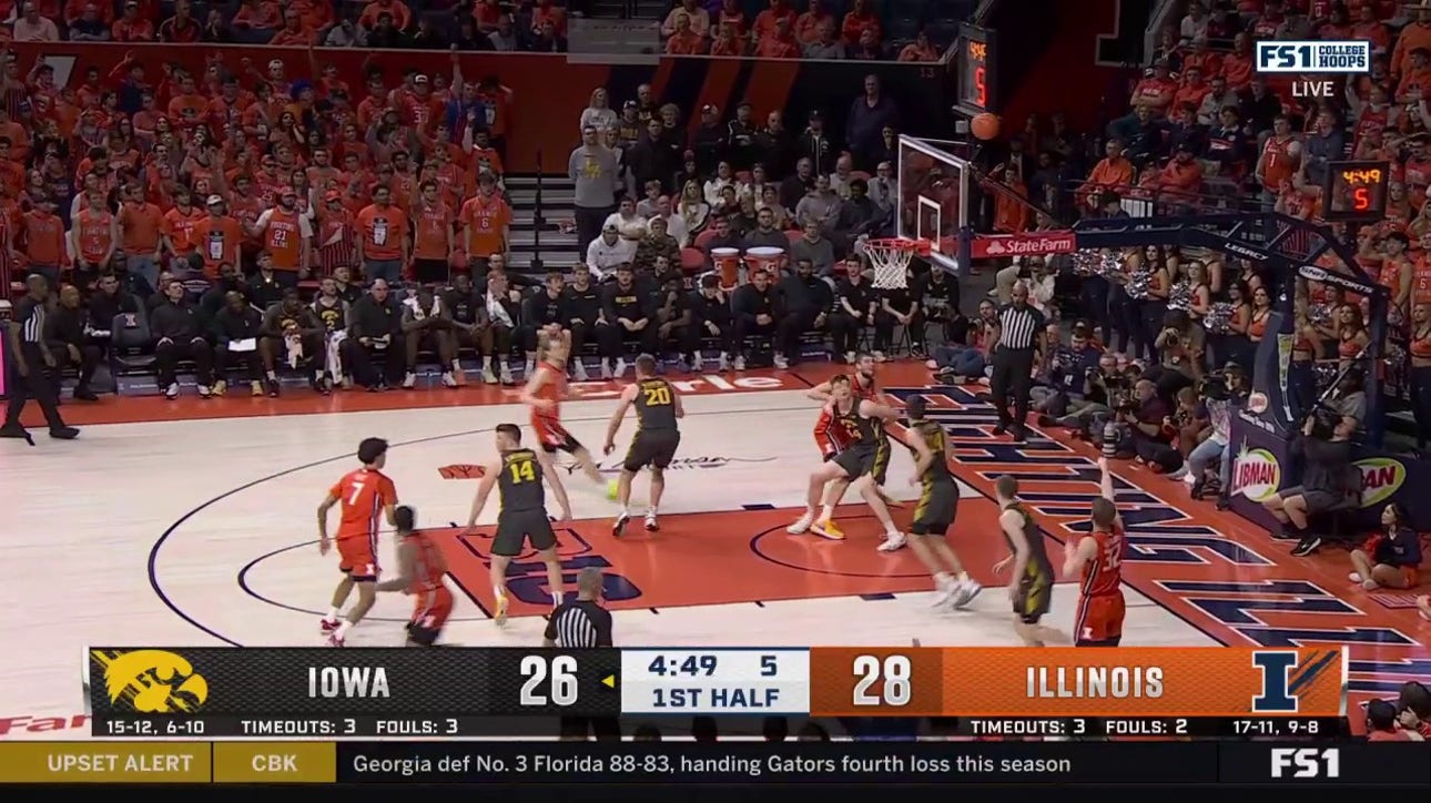 Kasparas Jakucionis hits a 3-pointer, extending the Illinois' lead over Iowa