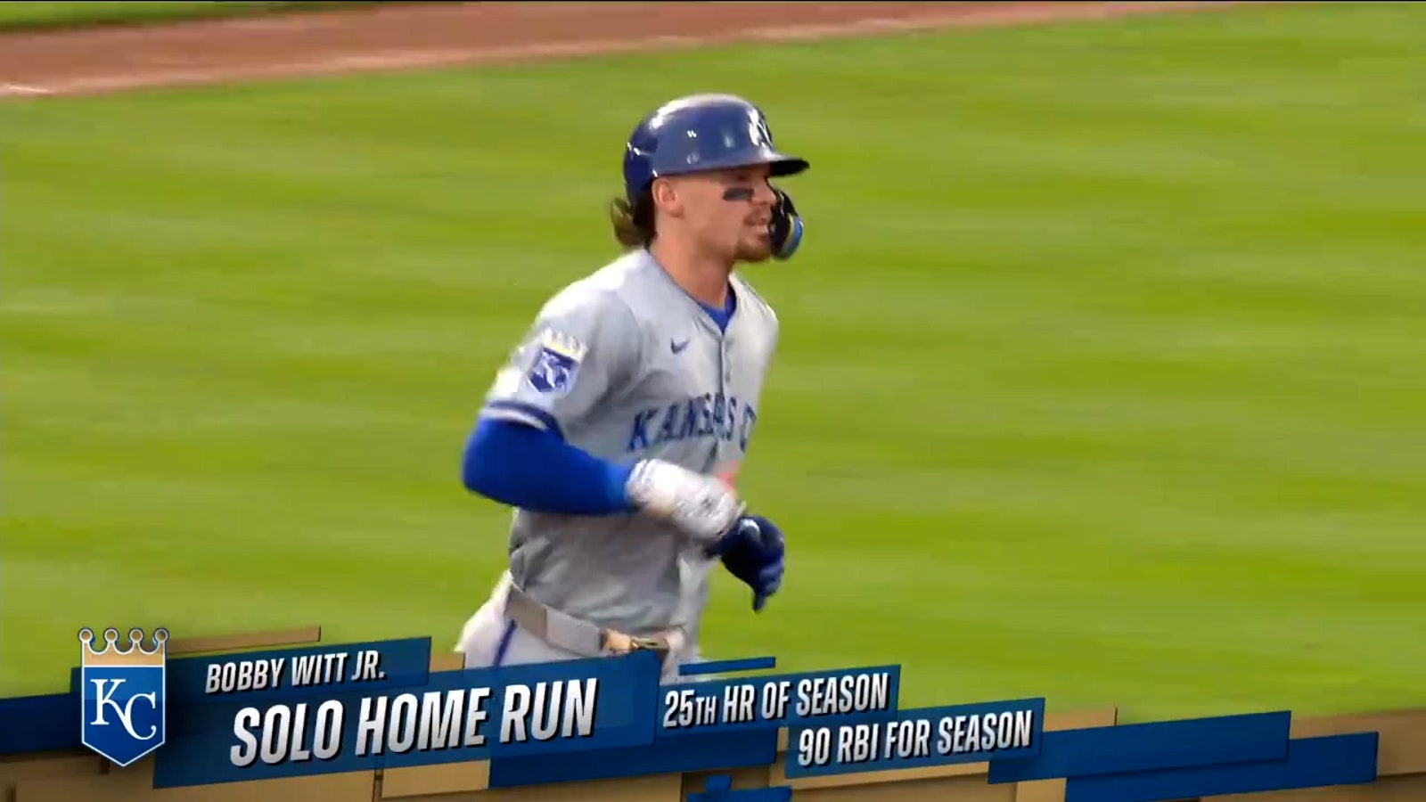  Bobby Witt Jr. belts a solo home run to give Blue Jays a 1-0 lead over Reds