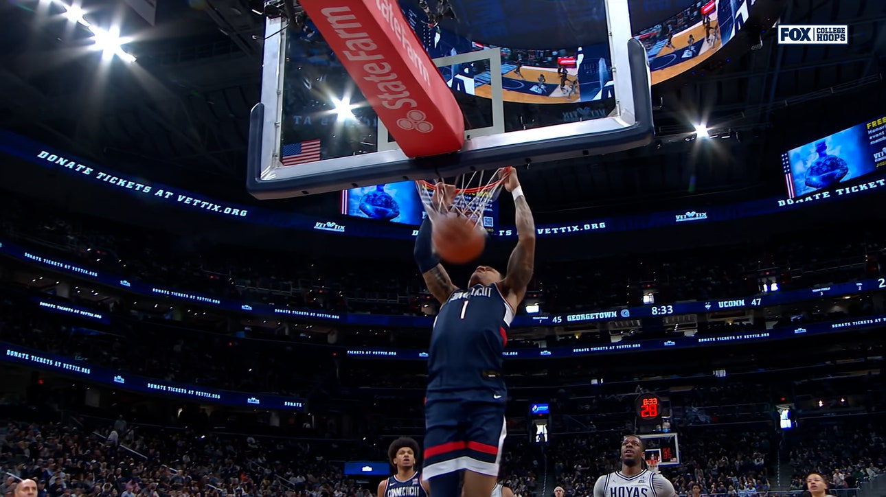 Solo Ball forces turnover and throws down slam dunk, extending UConn's lead to 49-45 against Georgetown