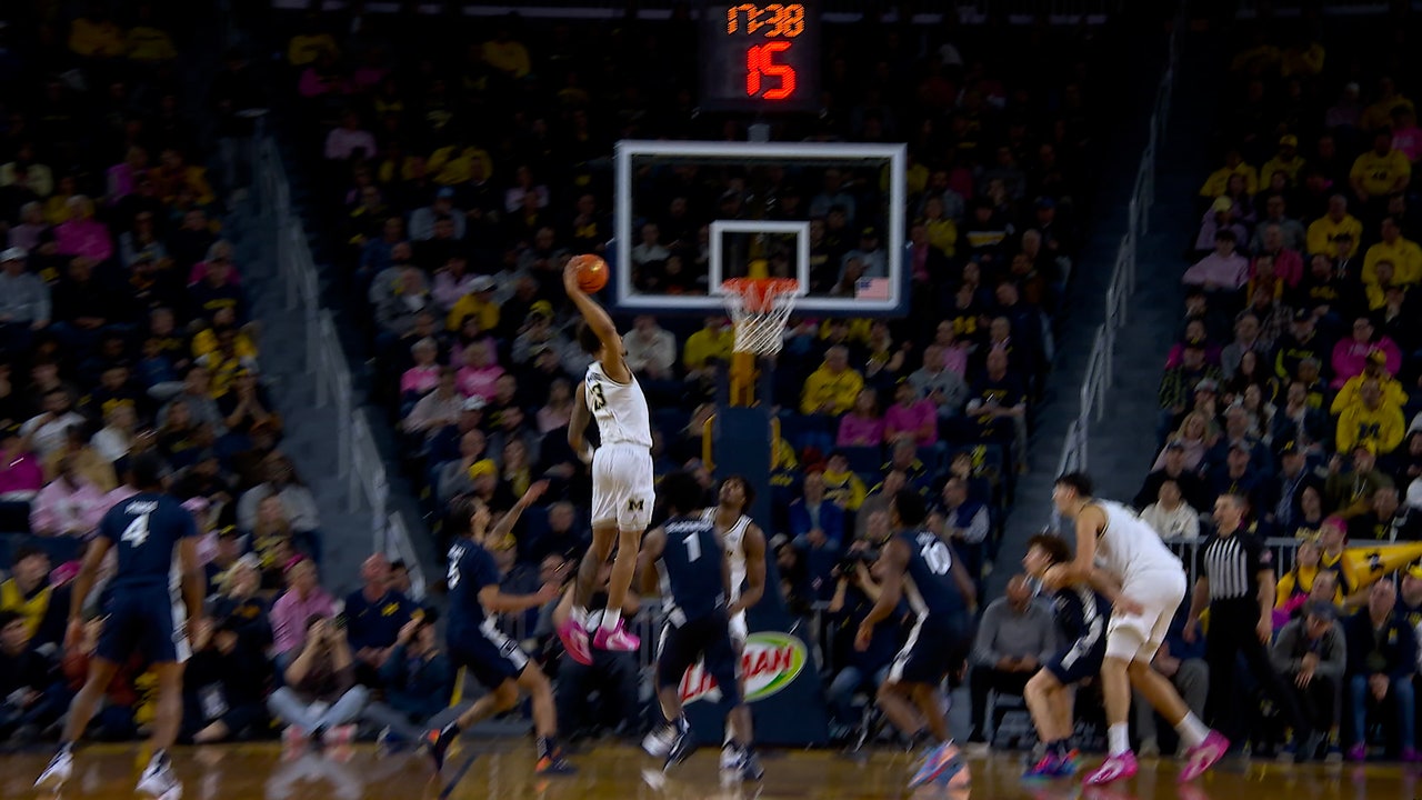 Michigan's Yaxel Lendeborg powers to the rim for a THUNDEROUS slam vs. Penn State