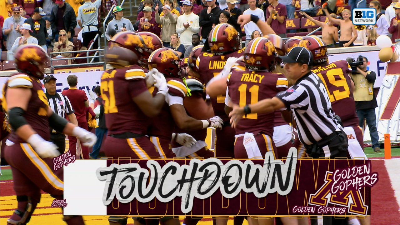 Drake Lindsey finds Roman Voss for a 16-yard TD, giving Minnesota lead over Akron