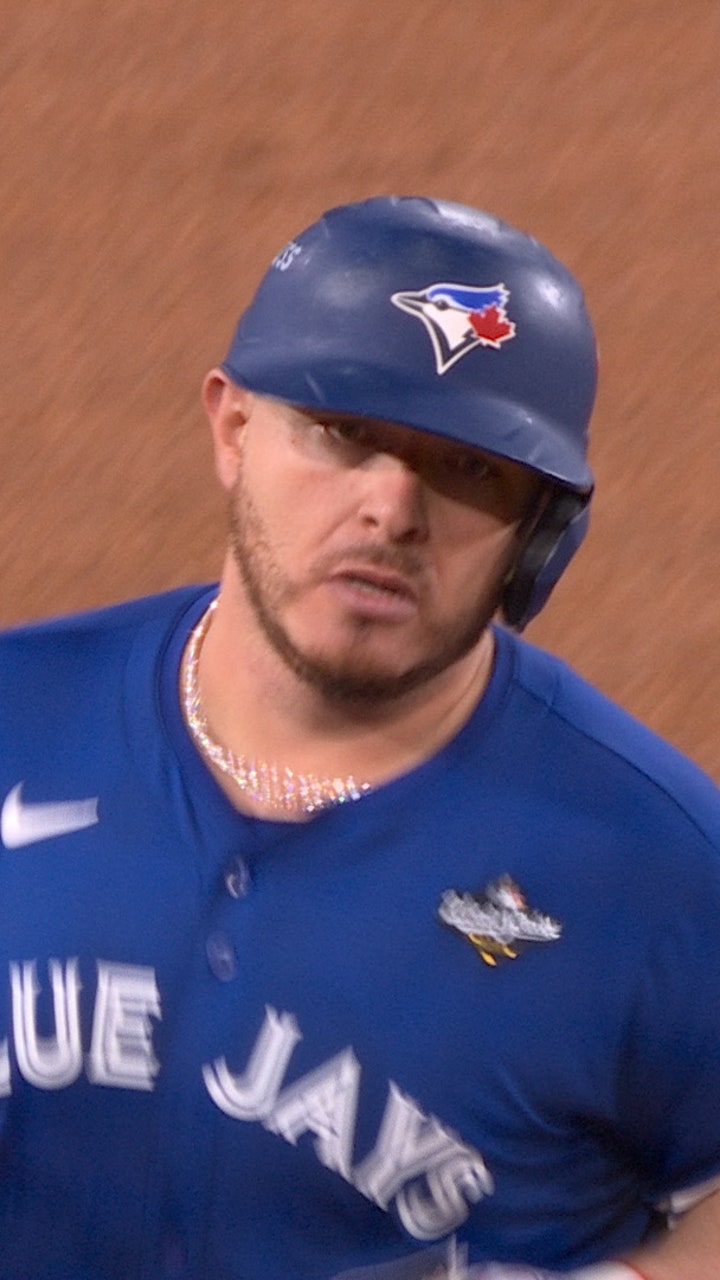 Alejandro Kirk smashes three-run homer, giving Blue Jays lead over Dodgers