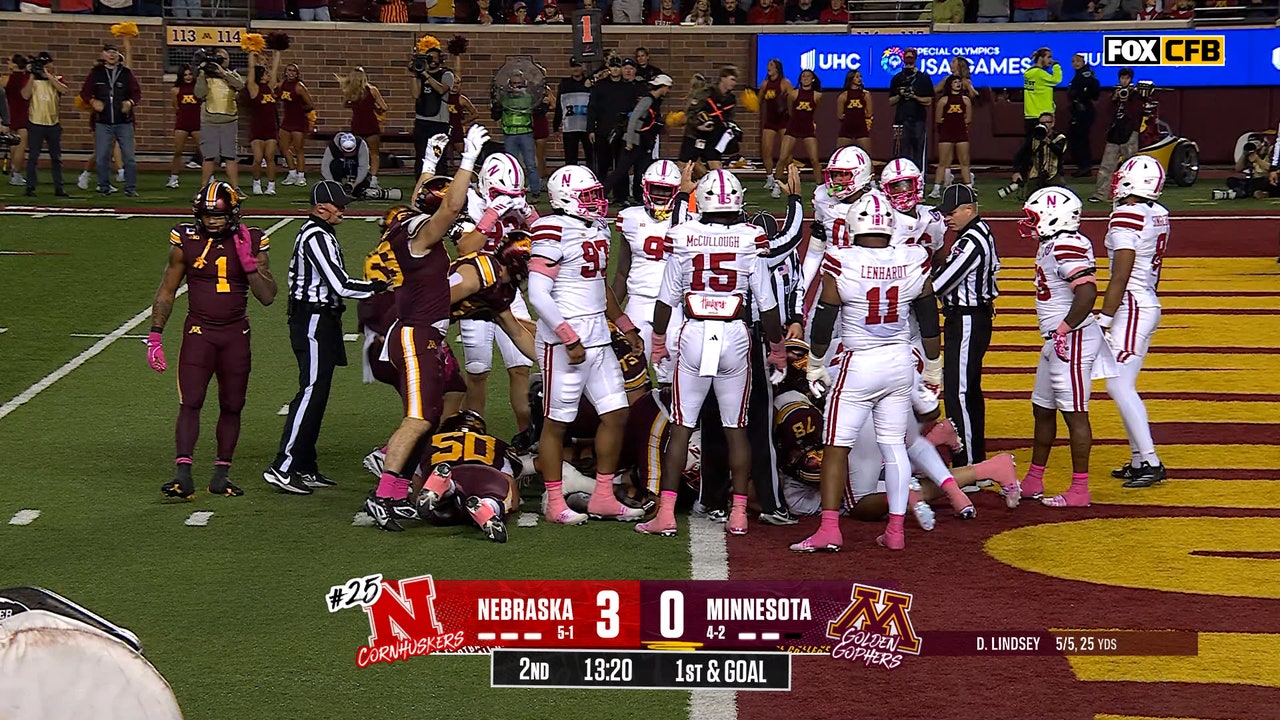Drake Lindsey rushes for 1-yard TD to give Minnesota the lead over Nebraska